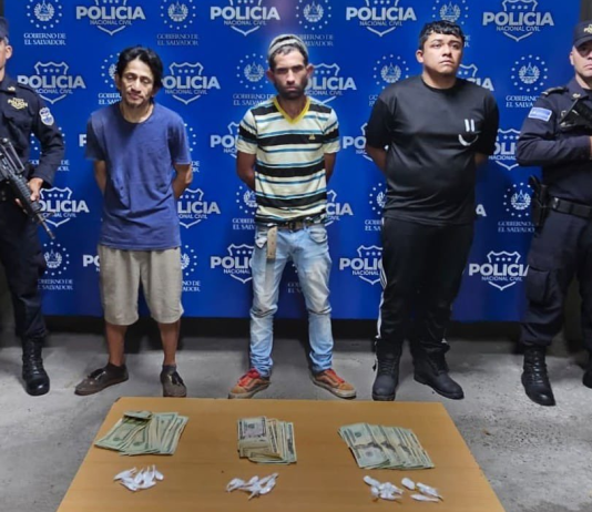 Detienen a dos salvadoreños y un nicaragüense acusados de vender cocaína en Mejicanos