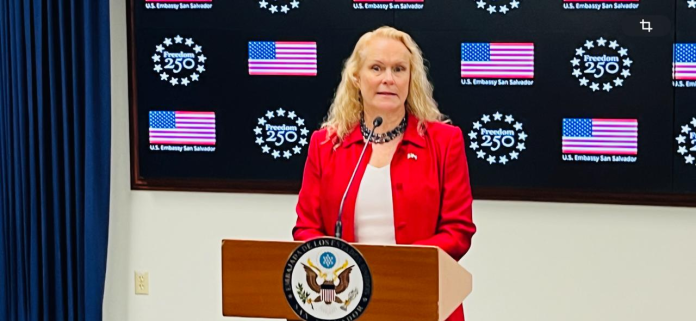 encargada de negocios, Naomi Fellows