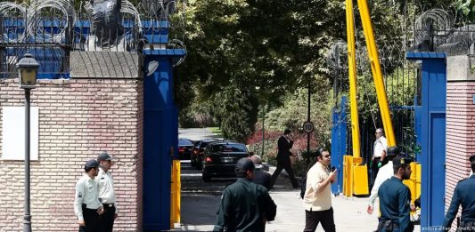 Reino Unido retira a su personal diplomático de Irán