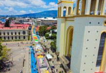 Extranjeros se integrarán a la elaboración de la alfombra más grande de El Salvador en el Centro Histórico Foto: Cortesía.