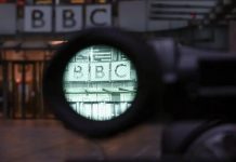 Demanda de Trump contra BBC irá a juicio en febrero de 2027