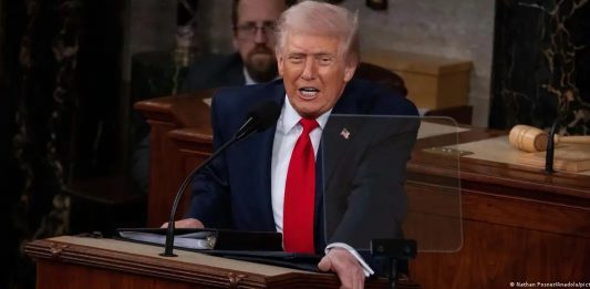 Trump plantea posible «toma de control amistosa» de Cuba