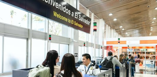 El Salvador recibe 48 mil visitantes internacionales en primeros días de vacaciones, según MITUR