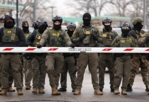 Tribunal de apelaciones de EE. UU. avala política que permite detener a migrantes sin fianza durante procesos migratorios en Texas, Louisiana y Mississippi