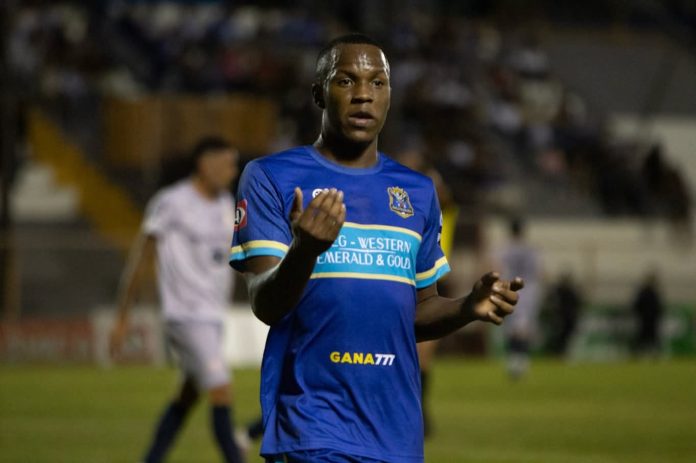 Los 'Tecolotes' defendieron a su delantero. Foto cortesía: Zacatecoluca FC.