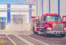 Bomberos controlan incendio estructural en planta Calvo, en Puerto CORSAIN