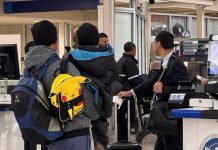 Niño de 5 años y su padre regresan a Minneapolis tras revocarse detención migratoria de ICE en Texas