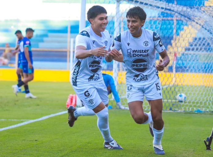 Samuel Rosales anotó el tanto de la victoria. Foto cortesía: CD Hércules.