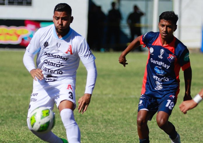 Los 'Albos' tuvieron un debut complicado en Apopa. Foto cortesía: Alianza FC.