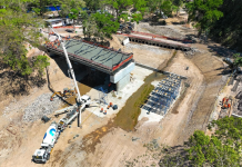 Construcción de puente sobre río Guastena alcanza 60 % de avance