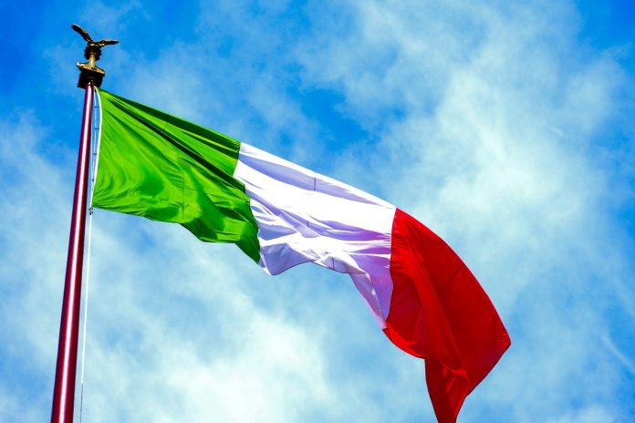 Bandera de Italia. Imagen de referencia.