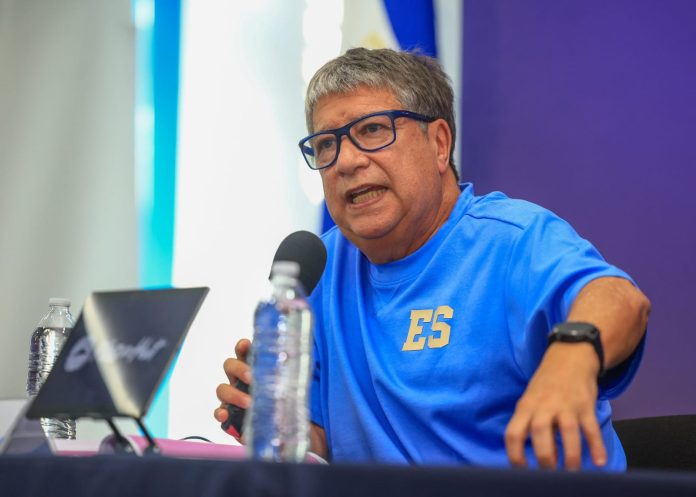 Bolillo enojado 'Bolillo' se mostró molesto por las críticas. Foto cortesía: La Selecta.