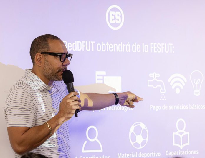 Bukele presentó RedDFut. Foto cortesía: FESFUT.