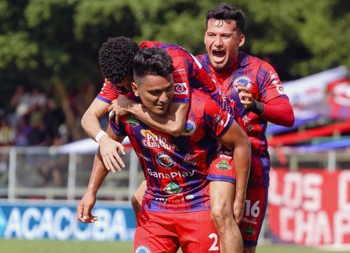 Los de Ciudad Barrios anotaron cuatro tantos en el primer tiempo. Foto cortesía: Cacahuatique.