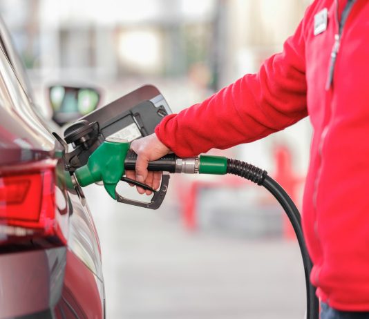 Precios del petróleo podrían subir tras ataques de EE. UU. e Israel contra Irán