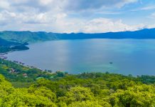 Monitoreo constante en el Lago de Coatepeque ante posible proliferación de cianobacterias Foto: Cortesía.