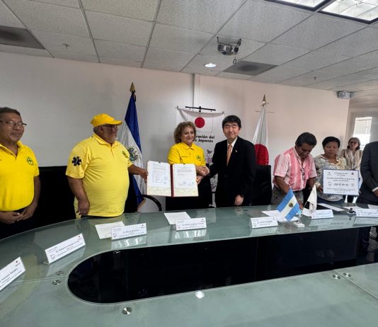 Japón dona tres ambulancias a Comandos de Salvamento en El Salvador