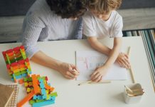 ¿Qué es realmente una “mala madre”? Autora cuestiona las presiones y estándares sociales sobre la crianza