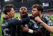 El Real Madrid venció al City en Inglaterra y avanzó a cuartos de final Vini celebrando el pase a cuartos. Foto cortesía: Real Madrid.