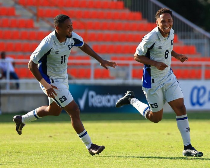 Mayer celebrando con su Hermano, Cristian. Foto cortesía: La Selecta.