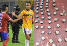 Platense pagó el arbitraje del juego ante FAS con monedas, a modo de protesta Los 'Galleros' protestaron la actuación arbitral. Foto cortesía: Platense.
