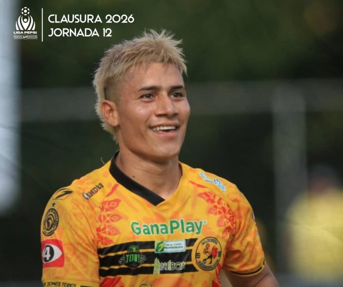 Bogotá fue la figura de los 'Gallos' con un doblete. Foto cortesía: CD Platense.