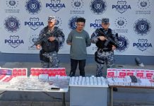 Detienen a sujeto por hurtar celulares y tablets de un establecimiento en Soyapango Foto: Cortesía.