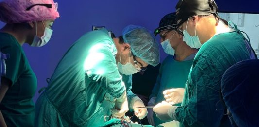 Médicos de Cleveland Clinic realizan cirugías reconstructivas gratuitas en Hospital Zacamil