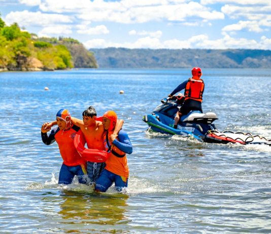 Protección Civil realiza simulacro de rescate acuático en lago de Ilopango por Plan Verano 2026 durante Semana Santa