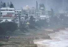 Ciclón Narelle toca tierra en Australia con fuertes vientos