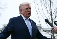 Trump dice que tras diálogo con Irán retrasa nuevos ataques