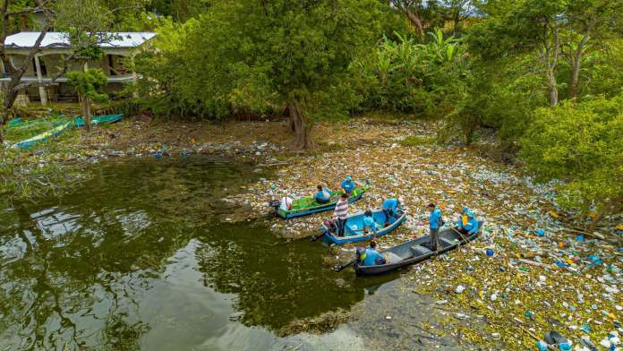 ARCHIVO–. DOM realiza obras de limpieza en lago de Suchitlán (5.12.2025) Imagen de referencia. Foto: Cortesía.