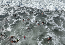 Más de 200 nadadores completan los 21 kilómetros de la prueba acuática “Paso del Hombre” en la costa de La Libertad