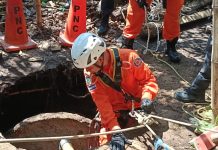 Rescatan a persona que cayó en un pozo de 15 metros en Sacacoyo