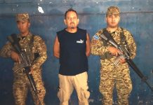 Detienen a sujeto con varias porciones de marihuana ocultas en motocicleta, en San Salvador