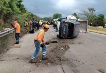 Percance con seis vehículos deja al menos tres lesionados en bypass de Sonsonate