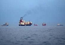 Un tercer buque logra pasar por el estrecho de Ormuz