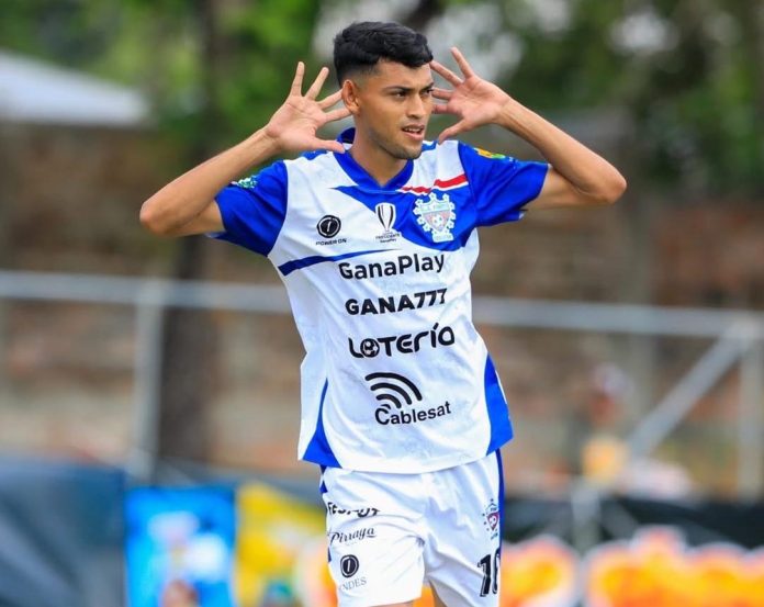 Brian Martínez Martínez anotó el 0-1 de falta. Foto cortesía: Luis Ángel Firpo.