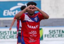 Firpo venció a Fuerte en Morazán y sigue acechando el liderato de FAS 'Chicharito' volvió a anotar. Foto cortesía: Luis Ángel Firpo.