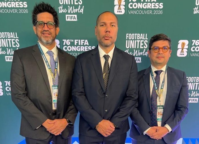 Yamil Bukele asistió junto a Galo Izurieta (izquierda) y Fabio Molina (derecha). Foto cortesía: FESFUT.
