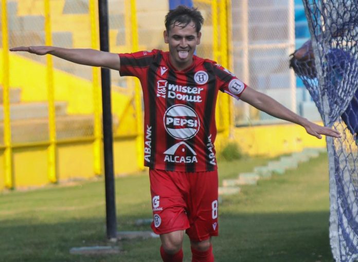 César Flores anotó el segundo de los de San Salvador. Foto cortesía: Hércules.