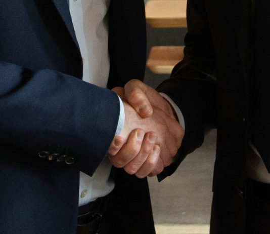 Iniciativa de ley permitiría a empresas privadas proponer proyectos de infraestructura y servicios públicos