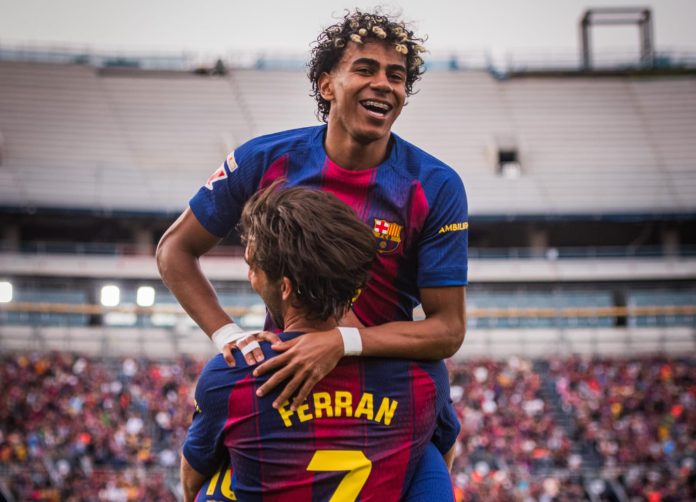 Lamine le sirvió dos asistencias a Ferran Torres. Foto cortesía: FC Barcelona.