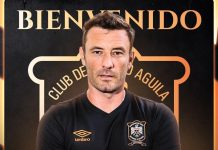 Águila confirma al argentino Santiago Davio como su nuevo director técnico Davio está oficialmente inscrito con los 'Emplumados'. Foto cortesía: CD Águila.