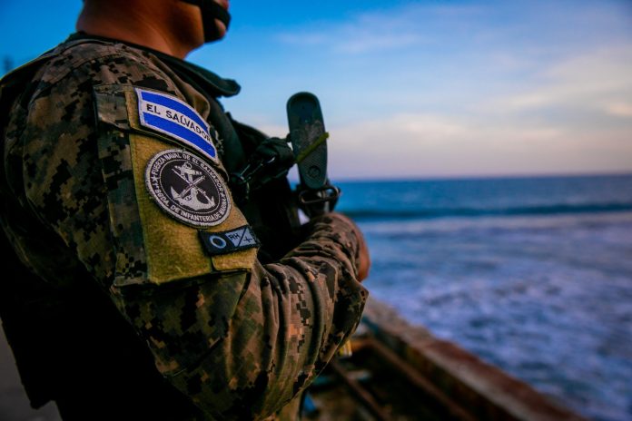 Soldados de la Marina Nacional de El Salvador