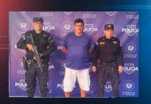 Detienen a sujeto que amenazó con corvo a mujer en La Libertad Costa Foto: Cortesía.