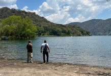 Persistencia de cianobacterias en Lago de Coatepeque genera preocupación entre habitantes que consumen sus aguas
