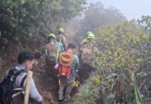 Rescatan a turista que sufrió caída durante recorrido en volcán Ilamatepec