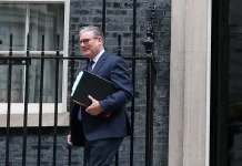 Starmer bajo presión por exembajador vinculado a Epstein