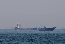 Irán dice haberse incautado de dos barcos cerca de Ormuz